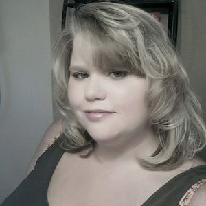 Meet your Posher, Laurie